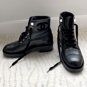 Chanel boots with velvet accents size 37